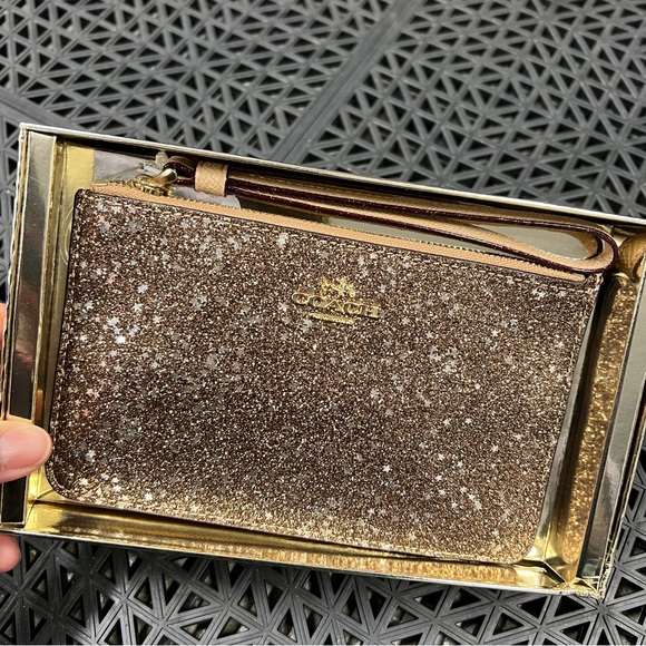 Coach holiday design wristlet gift set NWT - Picture 2 of 7